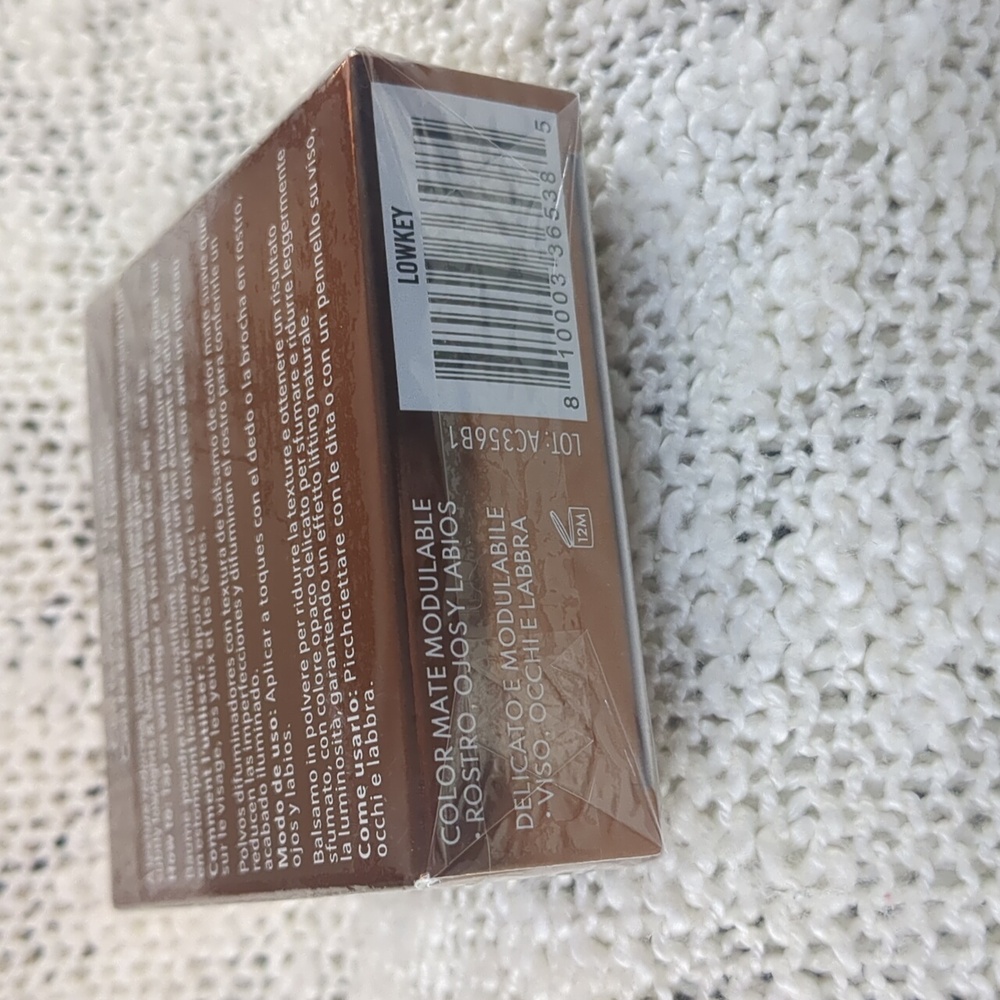 Danessa Myricks Yummy Skin Blurring Balm Powder in Lowkey, 6g/0.21oz - Picture 7 of 11
